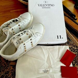 Valentino Garavani Sneakers 11. With spare studs and shoelaces